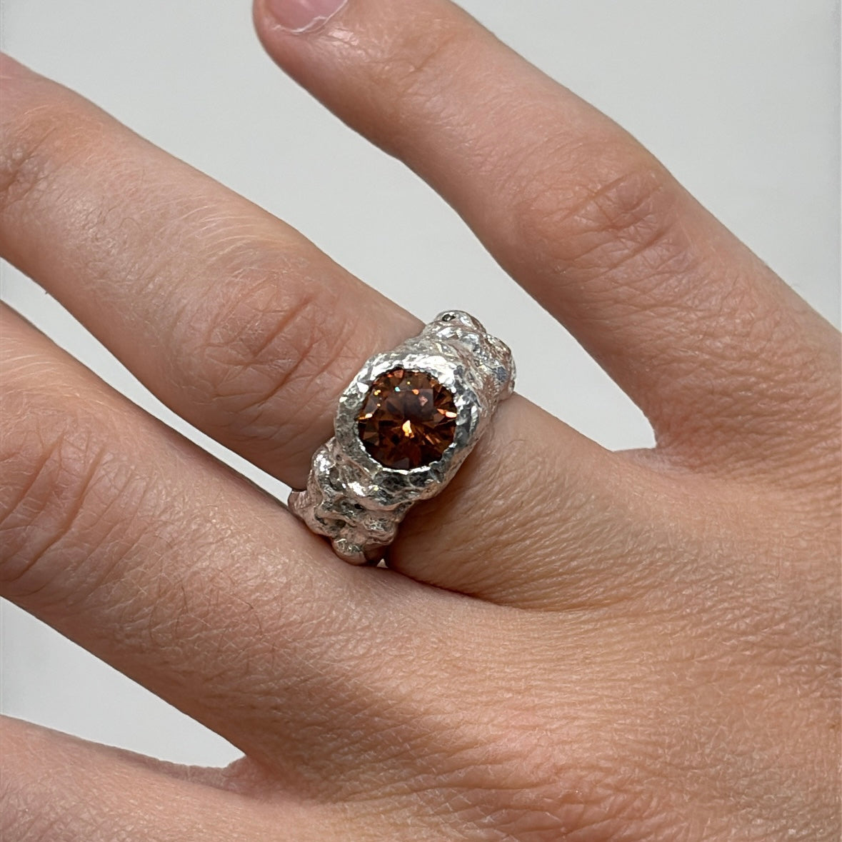 CROCO PLATA PIEDRA BROWN