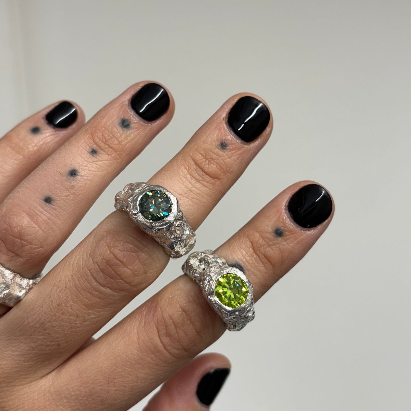 CROCO SILVER GREEN STONE MOISANITE