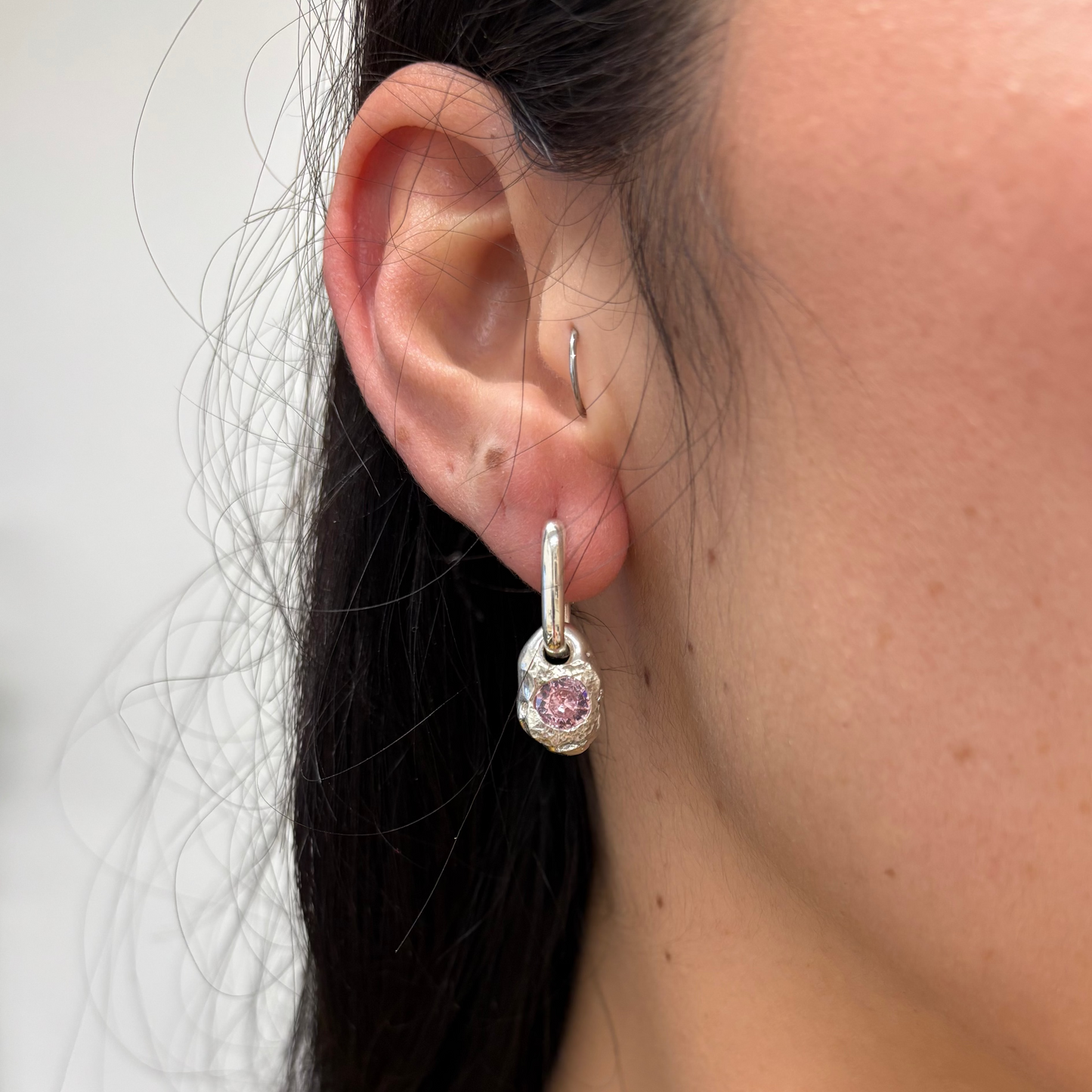 PENDIENTE ARO HUEVO FRITO PIEDRA ROSA