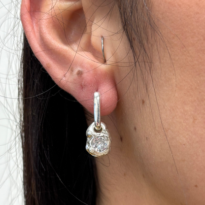 PENDIENTE ARO HUEVO FRITO PIEDRA BLANCA