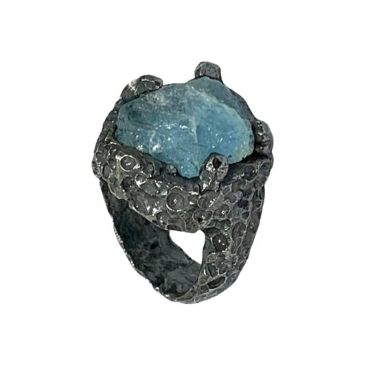 ANILLO PLATA OXIDADA CON TEXTURA Y AGUAMARINA EN BRUTO