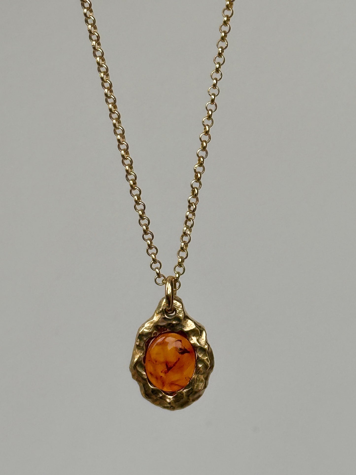 18K GOLD AND AMBER PENDANT