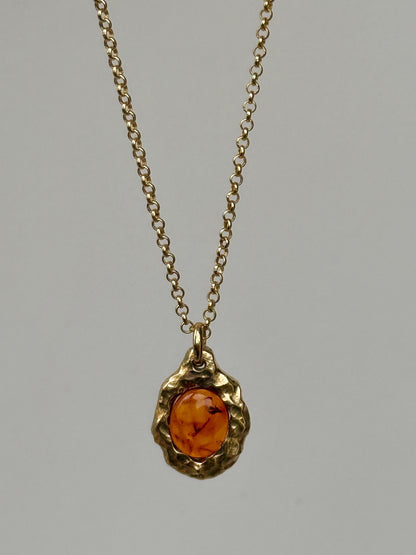 18K GOLD AND AMBER PENDANT