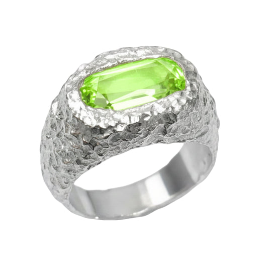 ANILLO PLATA CON TEXTURA Y CIRCONITA VERDE